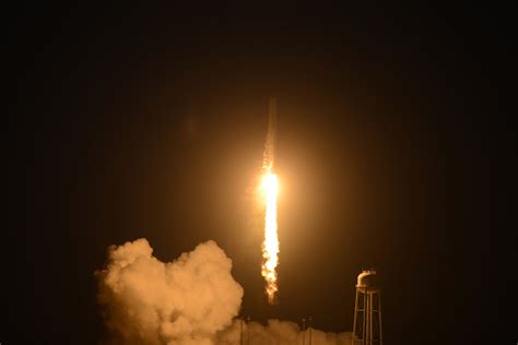 Nasa Rocket Bound For Space Station Explodes After Liftoff Huffpost Uk