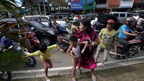Massive Quake Strikes Off Indonesia