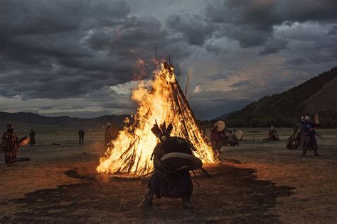 Небесный караван в Бурятии шаманы сожгли верблюдов на благо России