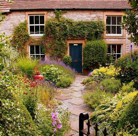 All About Cottage Gardens