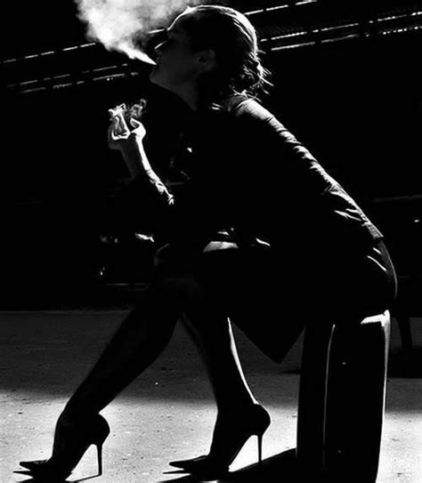 Pin By Siham H On Volute De Fumée Film Noir Photography Girl Smoking Women Smoking