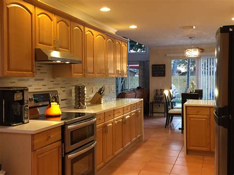 Amazing kitchen room with honey colored cabinets and oval center island. Pictures Of Kitchens With Oak Cabinets And Quartz ...