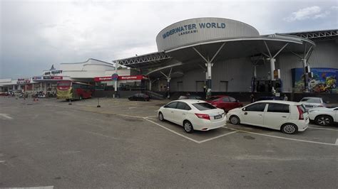Underwater world langkawi is one of the largest marine and fresh water aquaria in south east asia. MalaysiaTravelpedia Underwater World Langkawi - YouTube