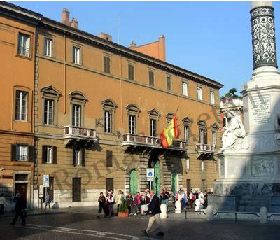 The charme spagna boutique hotel is housed in a beautiful historical building located in the heart of rome's old city centre. Piazza di Spagna - RomaSegreta.it
