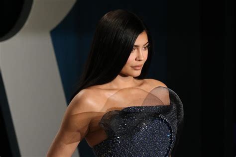 Kylie Jenner Pose En Bikini Pour Inciter à Voter Les Inscriptions D
