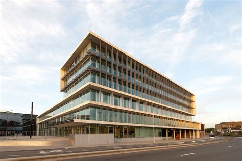 I had never learned #drawing , didn't know neither when publish a #scientific paper, it's a must to present original figures. RTBF Liège - Media Rives - Architizer