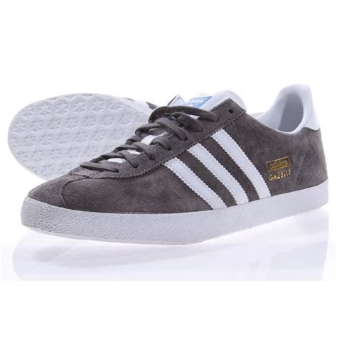 The gazelle indoor trainers by adidas stay true to the 1968 classic silhouette and is updated with a translucent rubber printemps été 2015 chaussure accessoires vetements mode autres chaussures pas cher pantalon adidas chaussures adidas. basket adidas gazelle femme pas cher