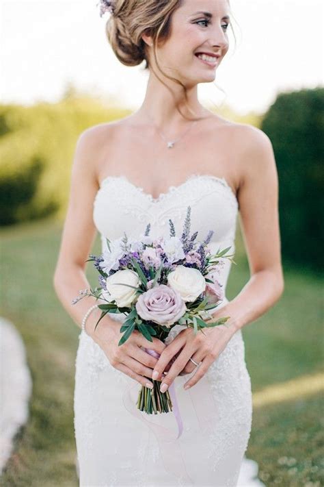 Wedding flowers are one of the most stand out elements to your special day, providing elegance with big delicate blossoming petals, peonies work great paired in a bouquet with other cream the creamy ivory pairs well in a summer garden wedding, while the dark purple would work great for an. 20 Floating Wedding Centerpiece Ideas | Small wedding ...