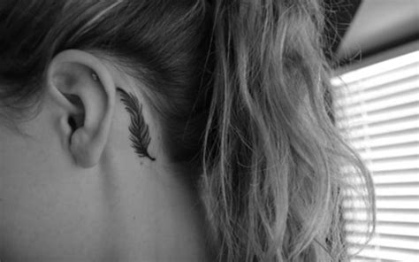 Ponerse El Pelo Detrás De La Oreja Significado - Tatuajes detrás de la oreja, elegantes y discretos | Tatuantes
