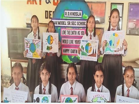 World Earth Day Celebrated At Rd Khosla School दिवस के अवसर पर समारोह