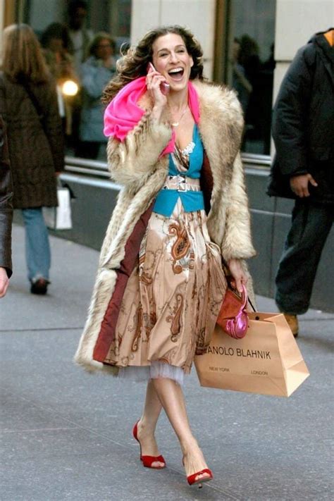 The Best Looks Carrie Bradshaw Ever Wore On Sex And The City Popsugar Fashion Vlrengbr