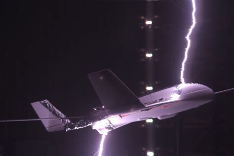 evading in flight lightning strikes mit news massachusetts institute of technology