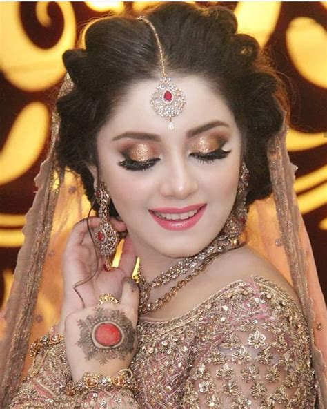 pin by hira akram on pakistani wedding photography pakistani bridal makeup hairstyles bridal