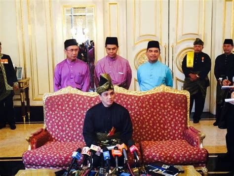 Apabila kita sudah bincang dan sudah ada keputusan, baru kita akan kemuka nama untuk perkenan tuanku. TAHNIAH MENTERI BESAR BARU SELANGOR - Kacang Dal
