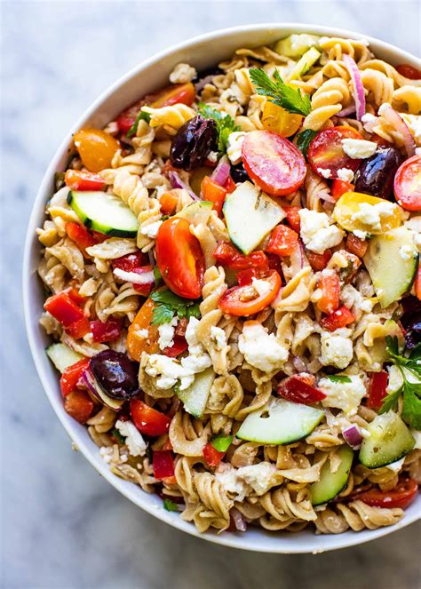 Christmas pasta, christmas pasta sauce, whole grain pasta with pancetta, olives, kale and cherry tomatoes seeds at christmas and pasta cooking liquid. Greek Pasta Salad - foodingnews.it - All about the world ...