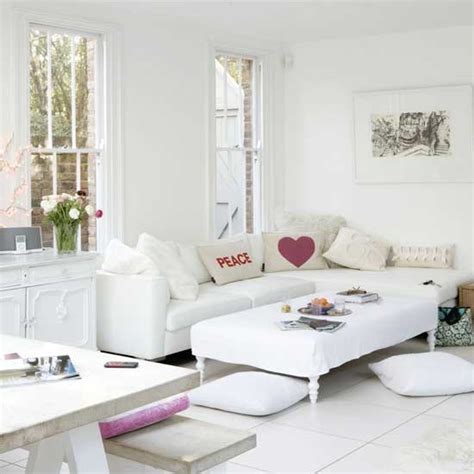 See our favorite white living rooms and browse through our favorite white living room pictures, including white living room designs, white decor even if you're hoping to implement some rustic living room ideas, this list is a great resource, since many rooms incorporate rustic wood beams. Sleek white living room | Living room designs | Decorating ...