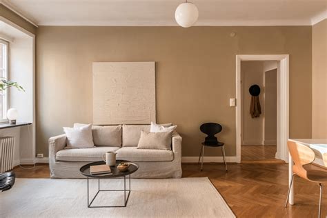 Abandoning merely aesthetic features and additions, the chairs, closets, tables and beds reunited in the scandinavian tradition of design attain together a beauty in simplicity. This Warm and Inviting Interior is a Master Class in Beige Tonal Look - Nordic Design