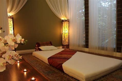 traditional thai massage room palm room