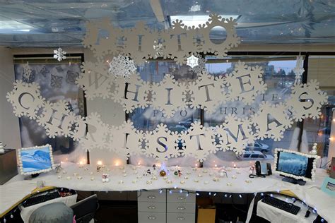 60 Gorgeous Office Christmas Decorating Ideas > Detectview