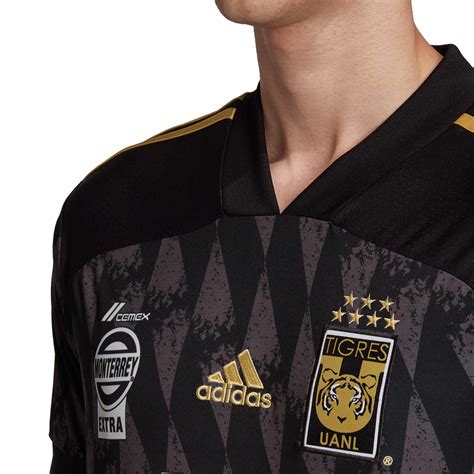 Se combina con pantalones cortos negros y calcetines. Camiseta adidas 3a Tigres UANL 2020 | futbolmania