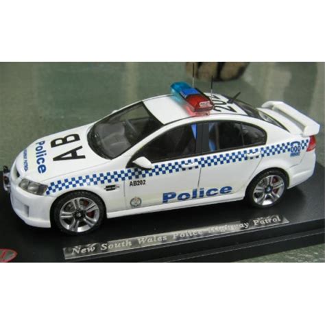 Of course, one big reason why we don't is cost, and this car was of course, the car is mostly going to be used for publicity purposes, and although the livery says harbourside, it will be spending a fair amount of time. Signal 1 VE Commodore SS NSW police car 1/43 limited hand made