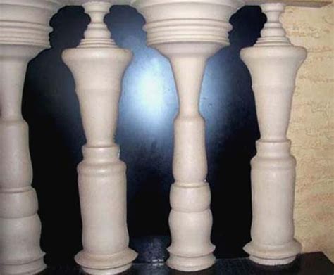 People Columns Illusion