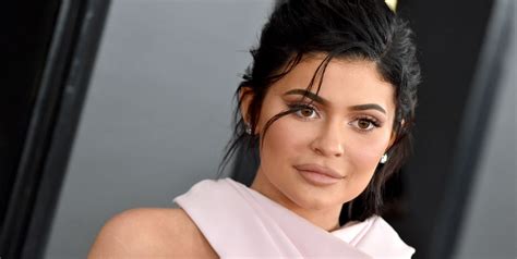 Kylie Jenners Freckles Are Visible In No Makeup Instagram Selfie