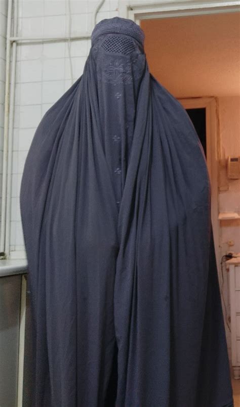 Pin By Ayşe Eroğlu On Niqab Burqa Veils And Masks Muslimah Fashion Arab Girls Hijab Niqab