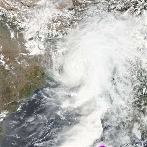 Live satellite images and tracking maps of cyclone nivar 2020. Cyclone Roanu 2016 - Zoom Earth