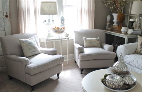 Your living room is where you share the story of who you are. Good Comfy Chairs For Small Spaces - HomesFeed