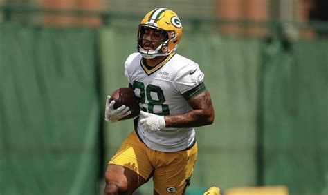 Packers Rb Aj Dillon Hilariously Nicknamed His Massive Quads Tweet