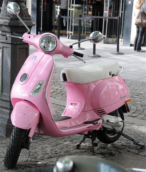 Bubblegum Pink Vespa | Pink vespa, Pink life, Tickled pink