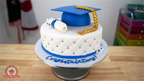 How To Decorate A Graduation Cake Design Talk