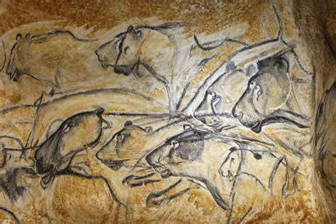 Jusqu'à fin novembre, visite de la caverne pont d'arc (dite grotte chauvet) en photo par l'artiste raphaël dallaporta à paris gare du. Comment la grotte Chauvet a été reconstituée [EN IMAGES ...