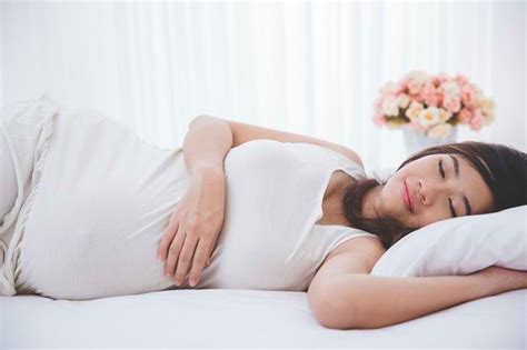 Yuk Kita Bahas Posisi Tidur Ibu Hamil 9 Bulan Di Sini Alodokter