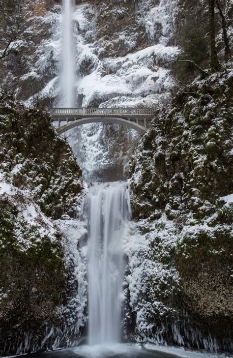 Winter Has Arrived At The Oregons Multnomah Falls Rpics