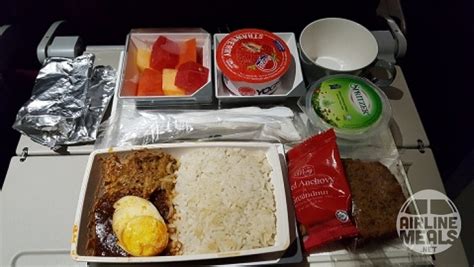 Then the entire meal was served on a single tray. AirlineMeals.net - Airline catering * the world's largest ...