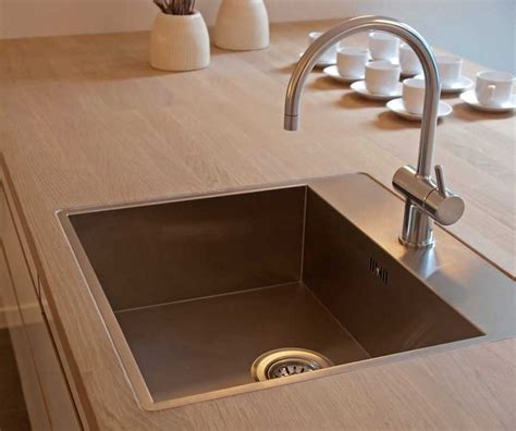 The sink is available in multiple sizes, so you can easily find one that suits your kitchen. 5 Best Stainless Steel Kitchen Sinks (2021 Reviews ...