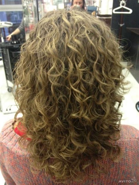 beautiful loose even curl in this perm permed hairstyles hair styles medium hair styles