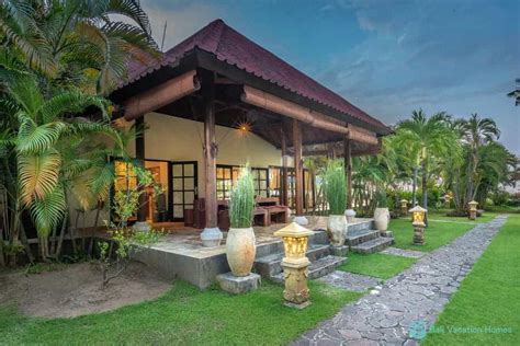 Berbagai macam pusat belanja dan objek wisata dapat dijangkau dengan mudah. Villa Taman Indah - Huge beachfront villa! - Bali Vacation ...