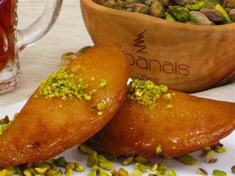 Bubur lembut ini memang cocok jika disantap untuk mengenyangkan sekaligus menghangatkan badan. Resep Mudah Buat Katayef, Pancake Khas Bulan Ramadhan