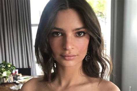 Emily Ratajkowski Dares To Bare In Completely Nude Flash A Thon Daily