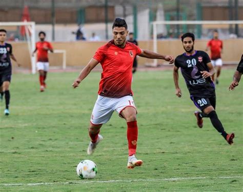 كشف محمد شريف، مهاجم الأهلي المصري، عن تفاصيل إصابته أمام فيتا كلوب الكونغولي في لقاء الفريقين الذي فاز به الأهلي بثلاثية دون رد، في الجولة الرابعة. محمد شريف: رفضت بيراميدز و"الجنيه في الأهلي بعشرة بره ...