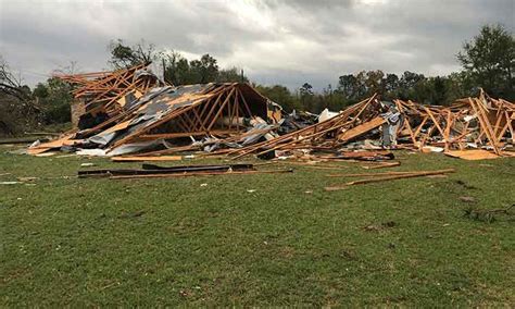 1 Dead Dozens Hurt As Tornadoes Hit Texas And Oklahoma Gulftoday