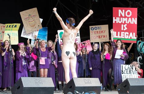 See And Save As Nude Girl Appeared At Glastonbury Festival Porn Pict