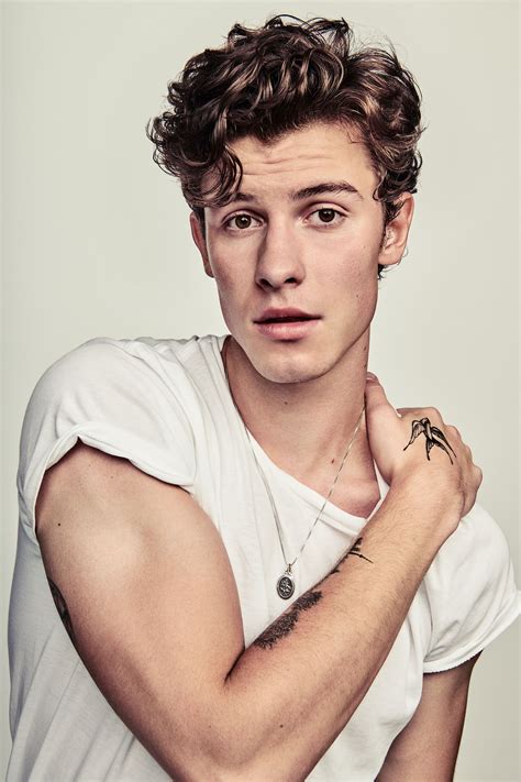 His father is of portuguese descent (from lagos) and his mother is english (with deep roots in dorset). Shawn Mendes responde especulações de que é gay: "isso ...