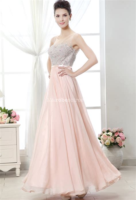 Dans cette vidéo je vous montre comment réaliser une robe bustier ( en dentelle ). Robe cérémonie longue rose nude strass bustier transparent