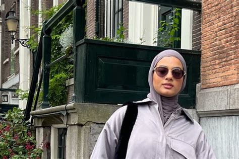 How To Style Your Hijab With Glasses Specsavers Uk