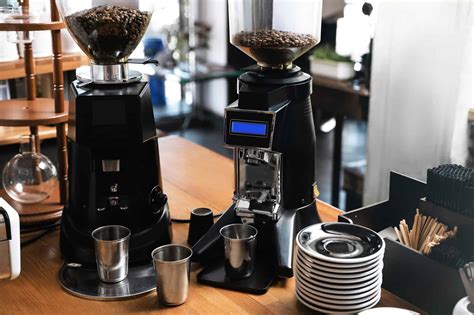 However, if you believe that grinding coffee beans is quite a difficult task, then perhaps you are wrong my friend. 12 Best Coffee Grinders In Canada 2021 - Review & Guide