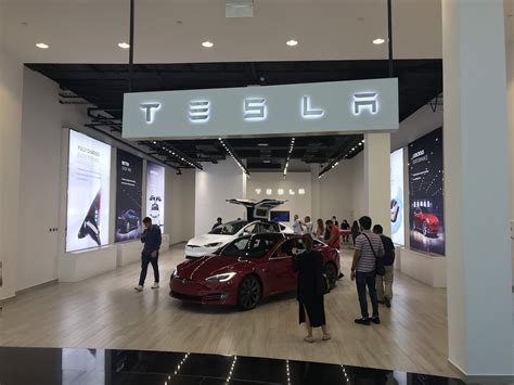 There Is A Permanent Tesla Showcase In Dubai Mall Rteslamotors